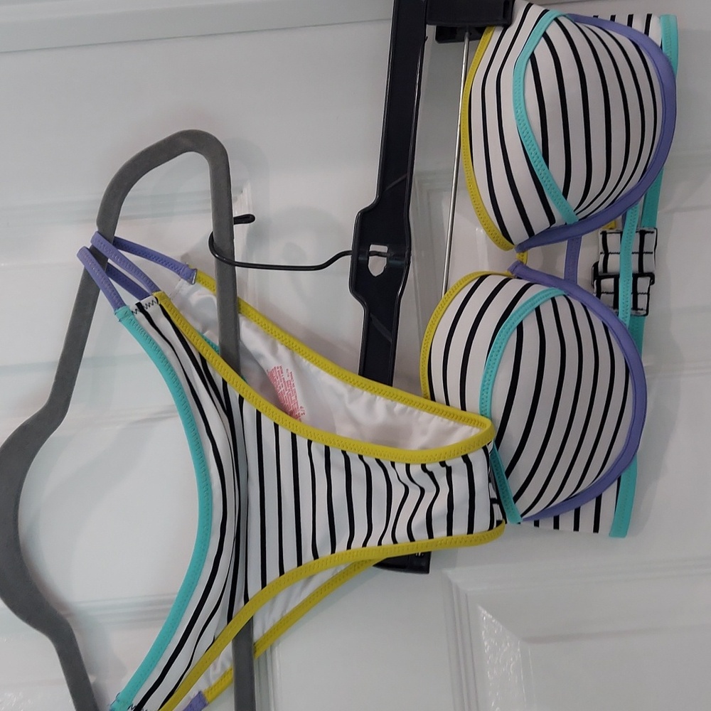 VS Itsy Bikini